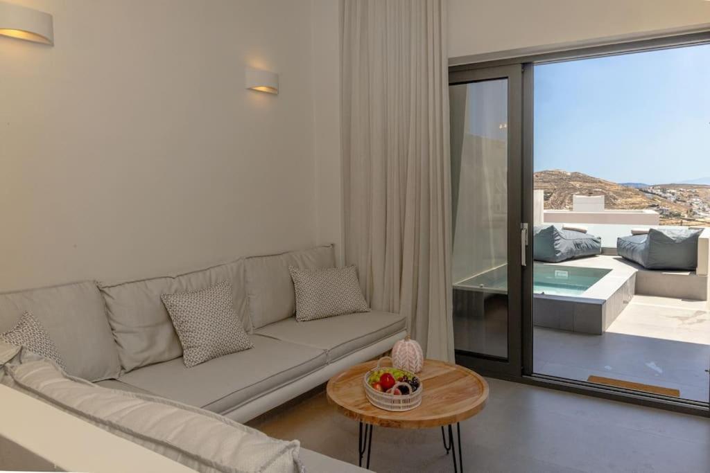 Pearl Suites And Villa Тинос Экстерьер фото